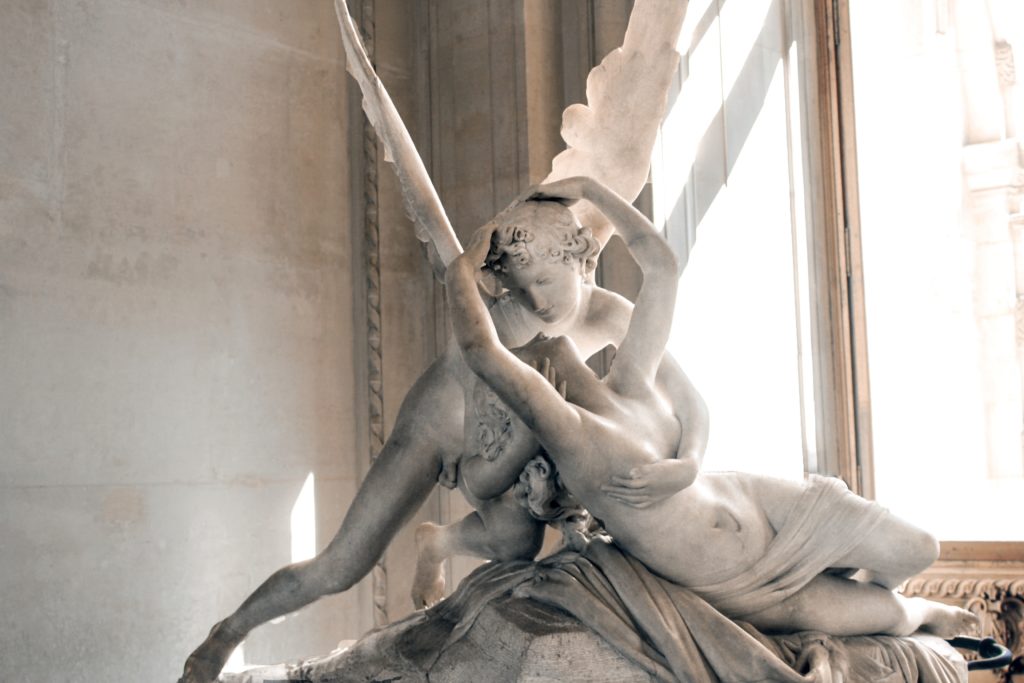 statue couple romantique romance amour art culture